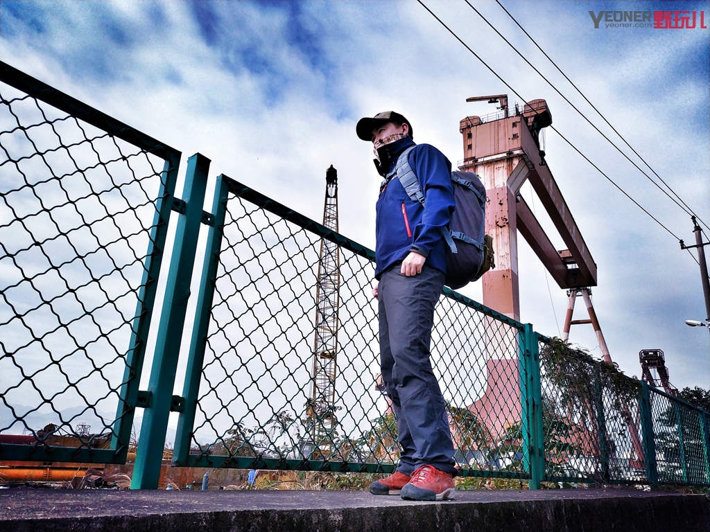 外形低调、功能多样的攀傲PANAO软壳测评