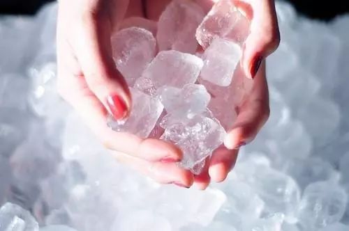 眼睛不舒服是热敷还是冷敷好,眼睛过敏性结膜炎热敷还是冷敷好