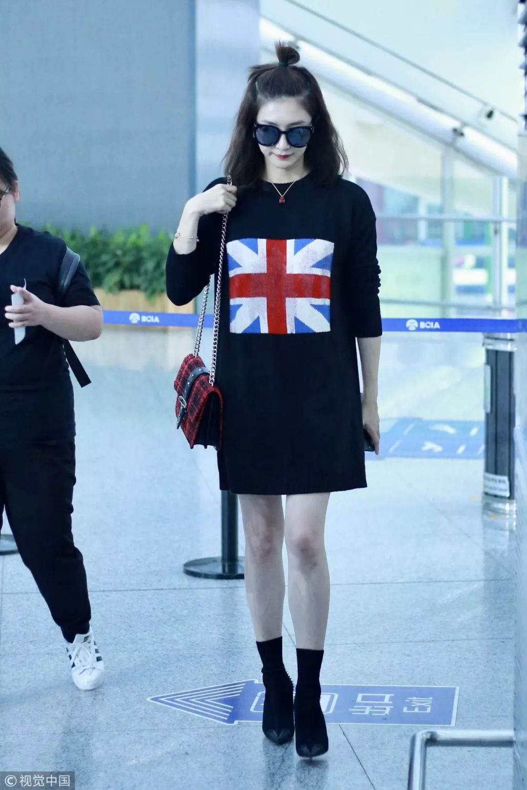 针织裙有静电粘腿妙招,哪种半身裙显腿长