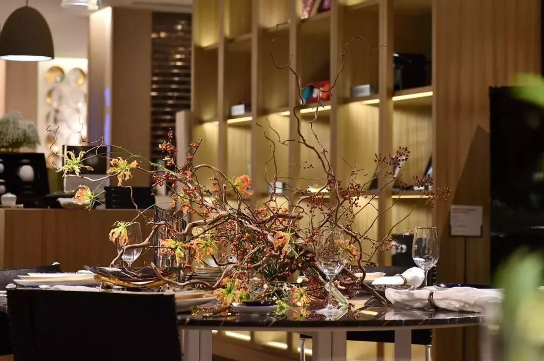 怎么营造浪漫餐桌,怎么布置餐桌有仪式感