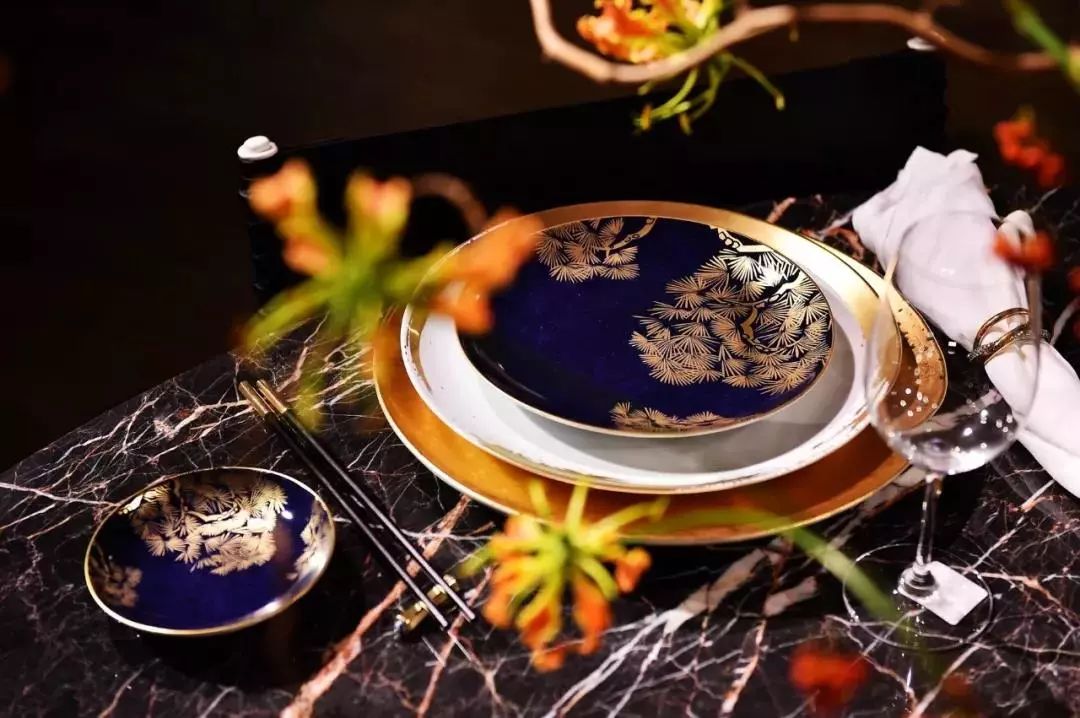 怎么营造浪漫餐桌,怎么布置餐桌有仪式感