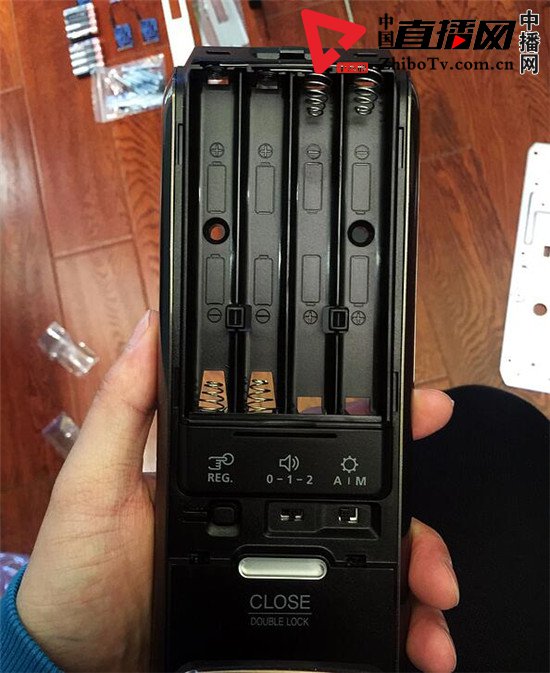 三星指纹锁dp728锁舌怎么伸出来,三星dp728指纹锁可以用软件开锁吗