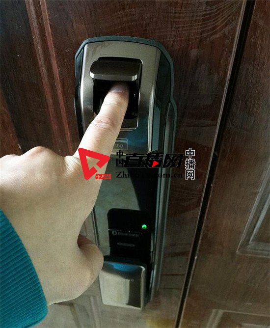 三星指纹锁dp728锁舌怎么伸出来,三星dp728指纹锁可以用软件开锁吗