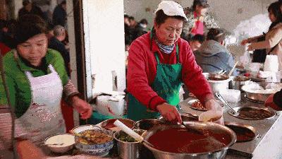 武汉：一碗热干面杀百鬼，一锅豆皮烫神仙