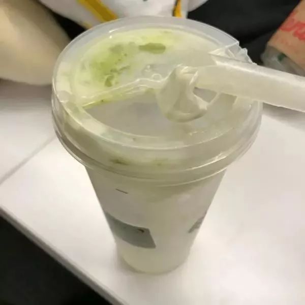 喜茶喝到了恶心的东西,喜茶喝出异物后续
