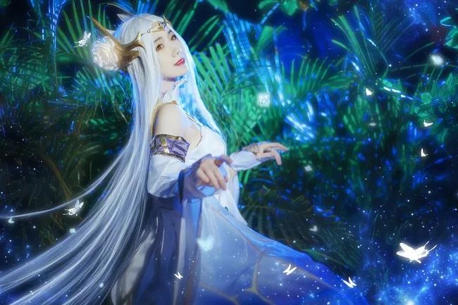 入江闪闪cos貂蝉仲夏夜之梦,貂蝉金色仲夏夜之梦cos抬腿动作