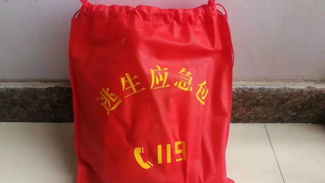 杭州一小区5楼着火7人消防车救援,杭州余杭最新发生的火灾