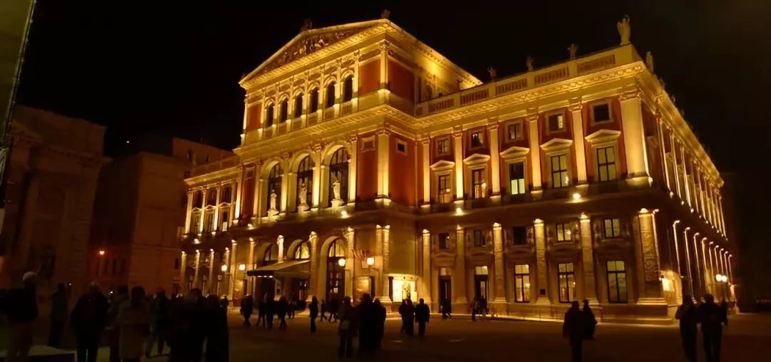 「游游」2月23日发！粉丝价459欧起！东欧六国九日壮丽情怀之旅！