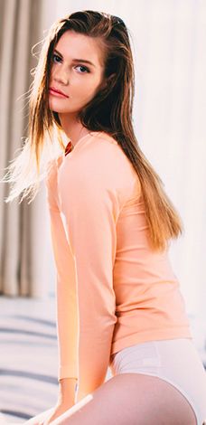 刘嘉玲穿的羽绒服,刘嘉玲棉服