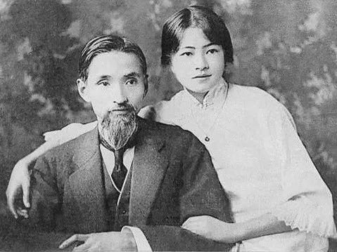 漆皮靴、渔夫帽、百褶裙……林徽因居然是隐藏的带货博主！