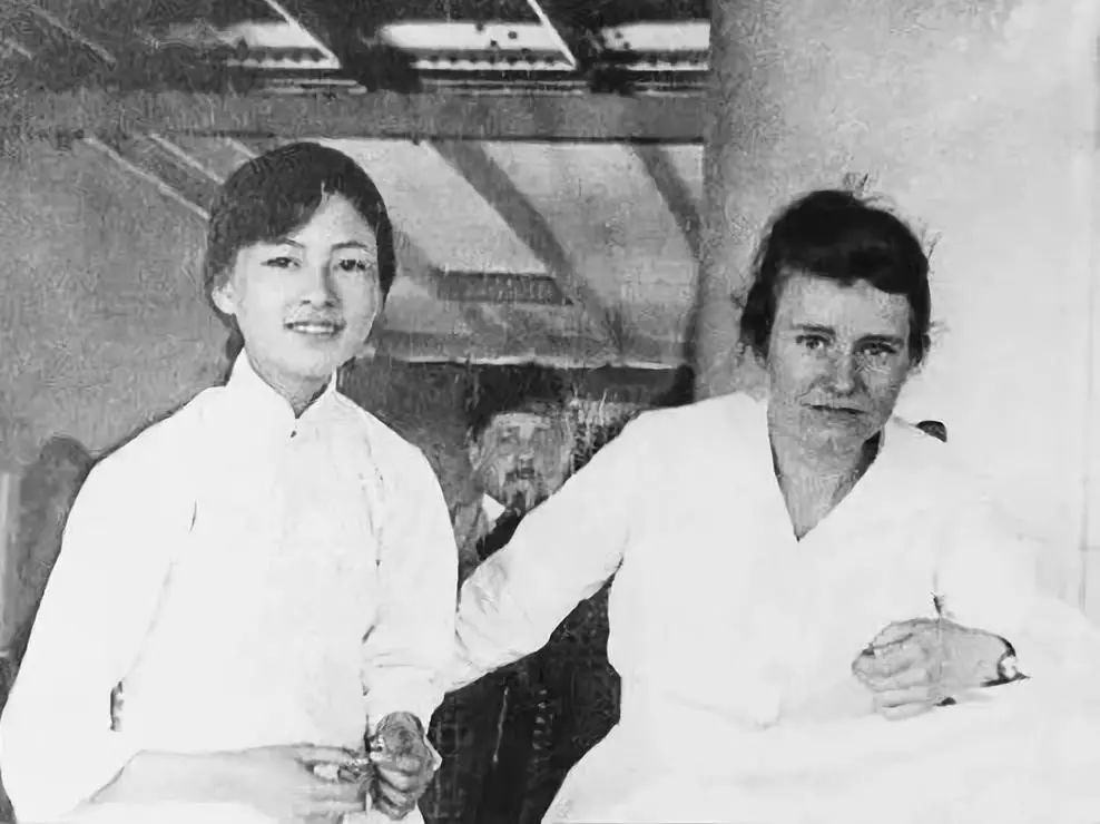 漆皮靴、渔夫帽、百褶裙……林徽因居然是隐藏的带货博主！