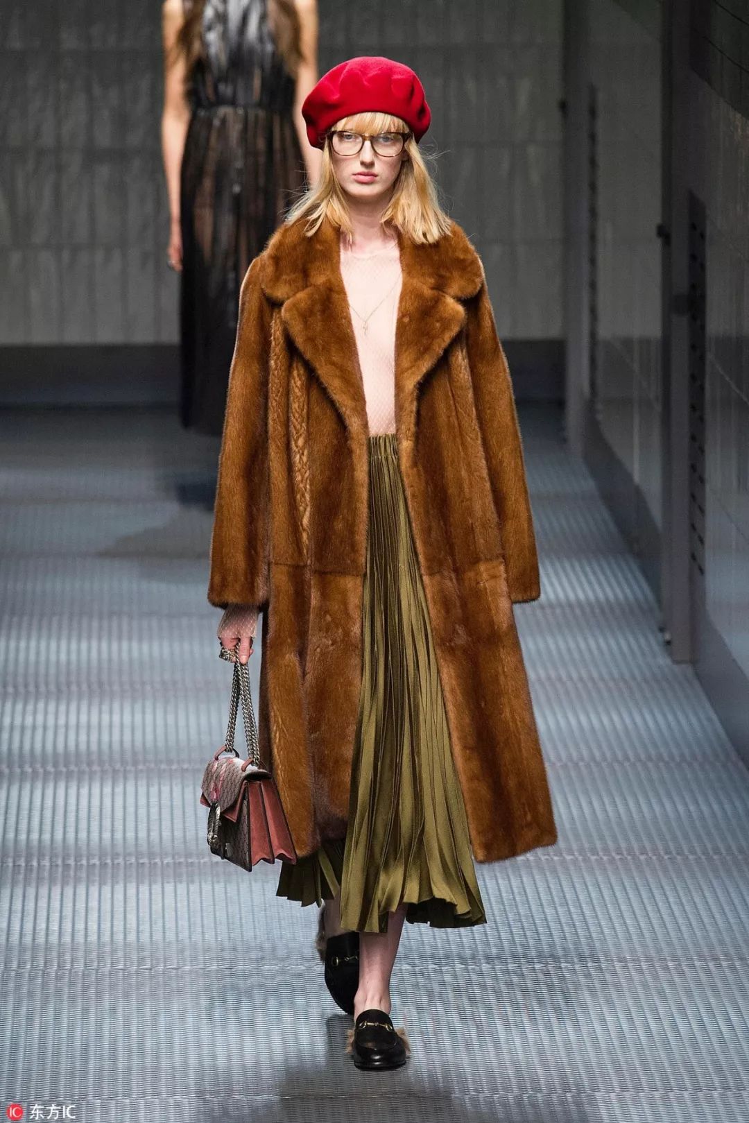 漆皮靴、渔夫帽、百褶裙……林徽因居然是隐藏的带货博主！