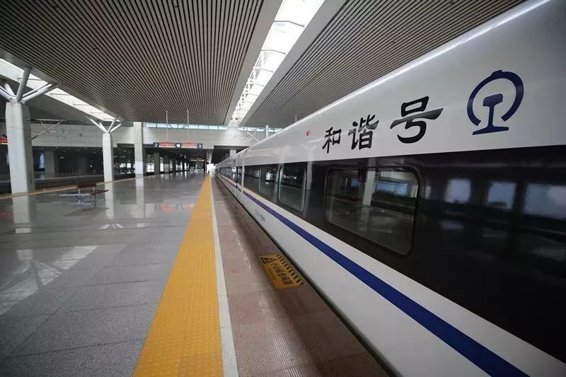 致敬改革开放40年，你可读懂父亲①｜她想让全世界知道，爸爸是开火车的！