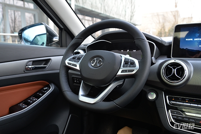 科技感满满电动汽车,满满科技感的燃油车