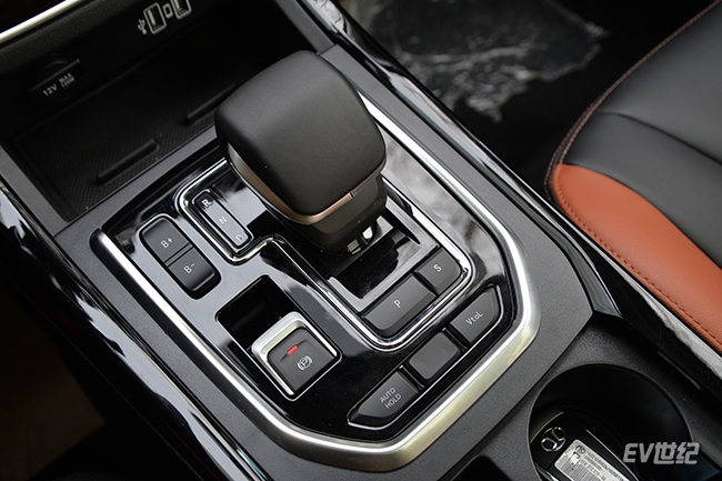 科技感满满电动汽车,满满科技感的燃油车