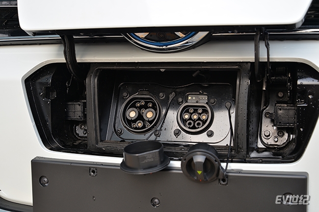 科技感满满电动汽车,满满科技感的燃油车