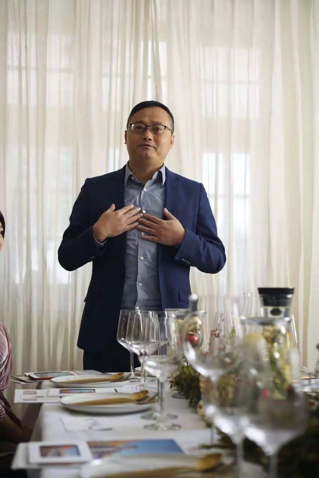 澳洲这杯暖冬的美酒里，可以闻到桉树叶的夏天味道