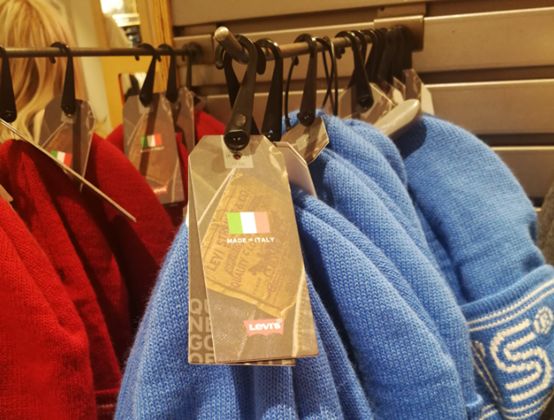 后有追兵前无去路,后有追兵围追堵截