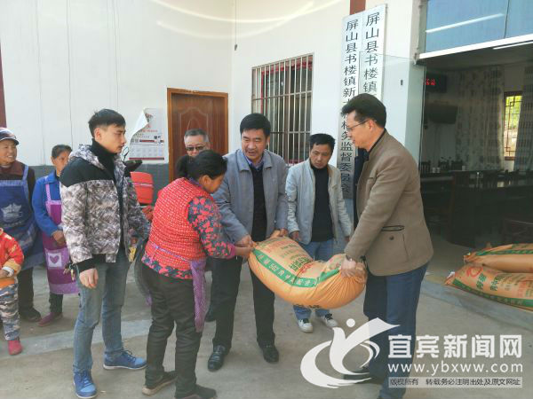 情系贫困群众热心扶贫,情系农村脱贫攻坚
