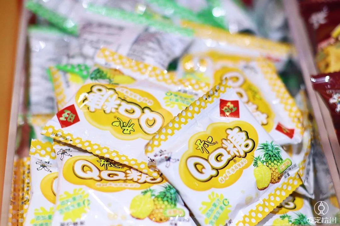 一个杯子十元四个碗28元,一个杯子16元一个热水瓶24元