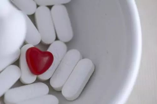 对乙酰氨基酚不良反应缓解,对乙酰氨基酚的副作用及禁忌