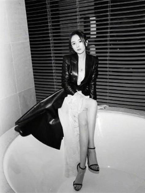 杨幂同款皮裙穿搭,杨幂上海杜莎夫人蜡像馆皮裙