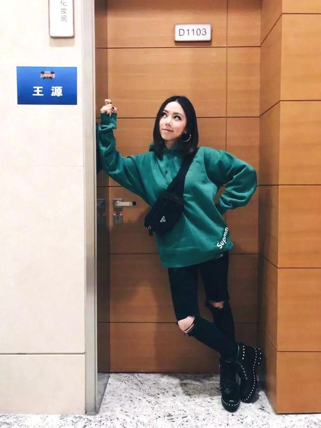 邓紫棋再次穿皮裤造型好霸气,邓紫棋皮裤穿搭图片