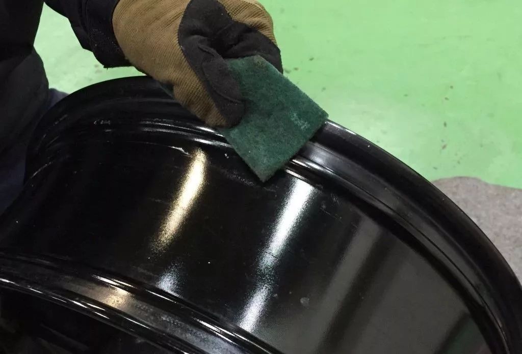 手把手教你换汽车轮胎,30秒教会你正确换轮胎步骤详解