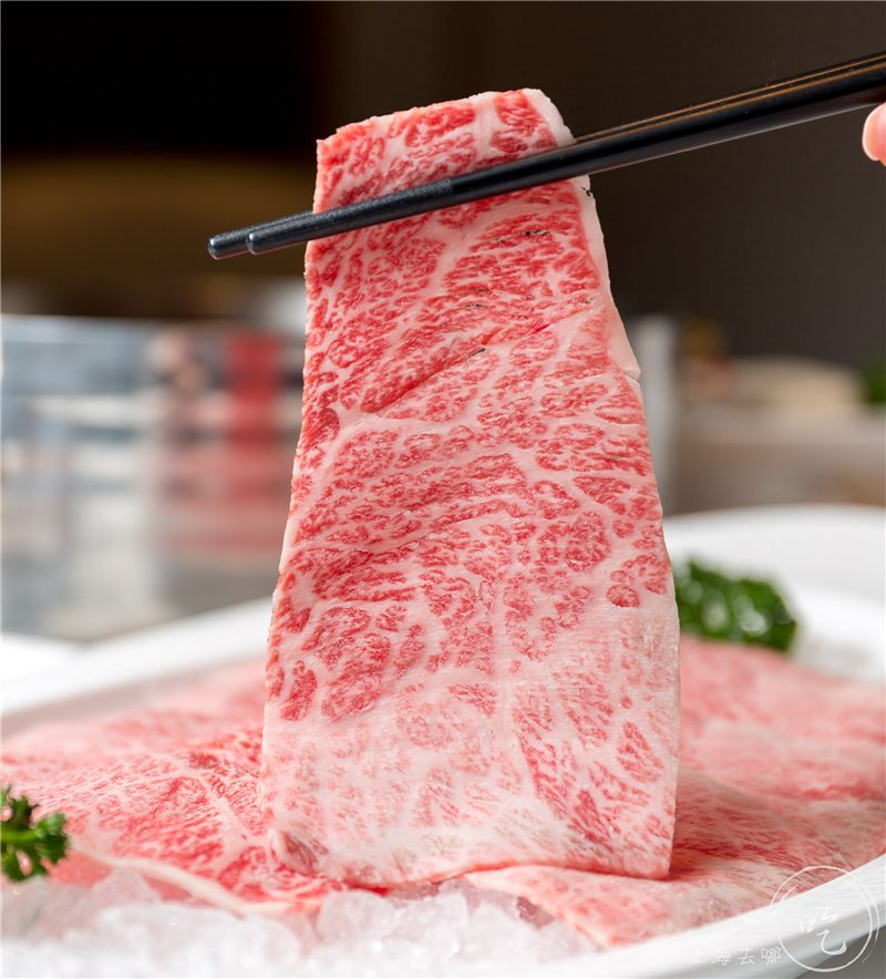 坐拥150㎡私家花园的火锅店，竟然还配空姐服务！