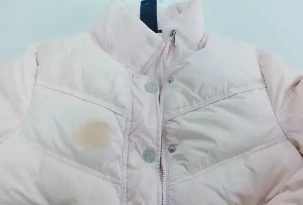 羽绒服用洗衣机洗怎样才洗得干净,羽绒服有陈旧油渍怎么才能洗干净