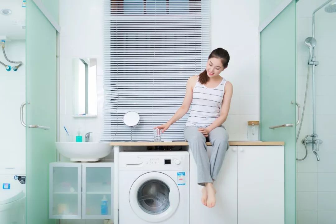 羽绒服用洗衣机洗怎样才洗得干净,羽绒服有陈旧油渍怎么才能洗干净