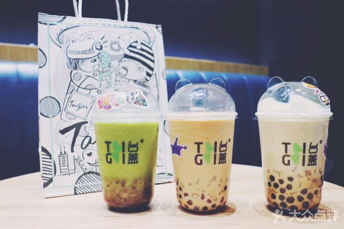 冷得不敢喝坝坝茶，只想捧一杯热奶茶在手心里！