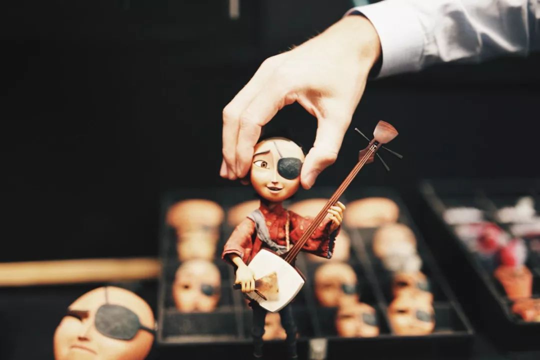 拍不好《大黄蜂》就回家继承2000亿家产！“美国王思聪”的逆天人生，比电影更精彩……