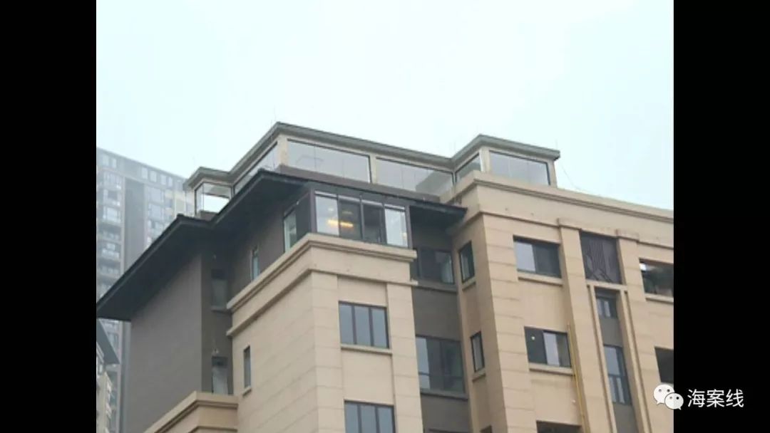 开发商卖顶层房子被认定部分违建,买房赠送花园是否违建