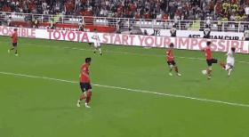 国足5分钟3个世界级停球,30秒停球10米远国足这脚什么水平