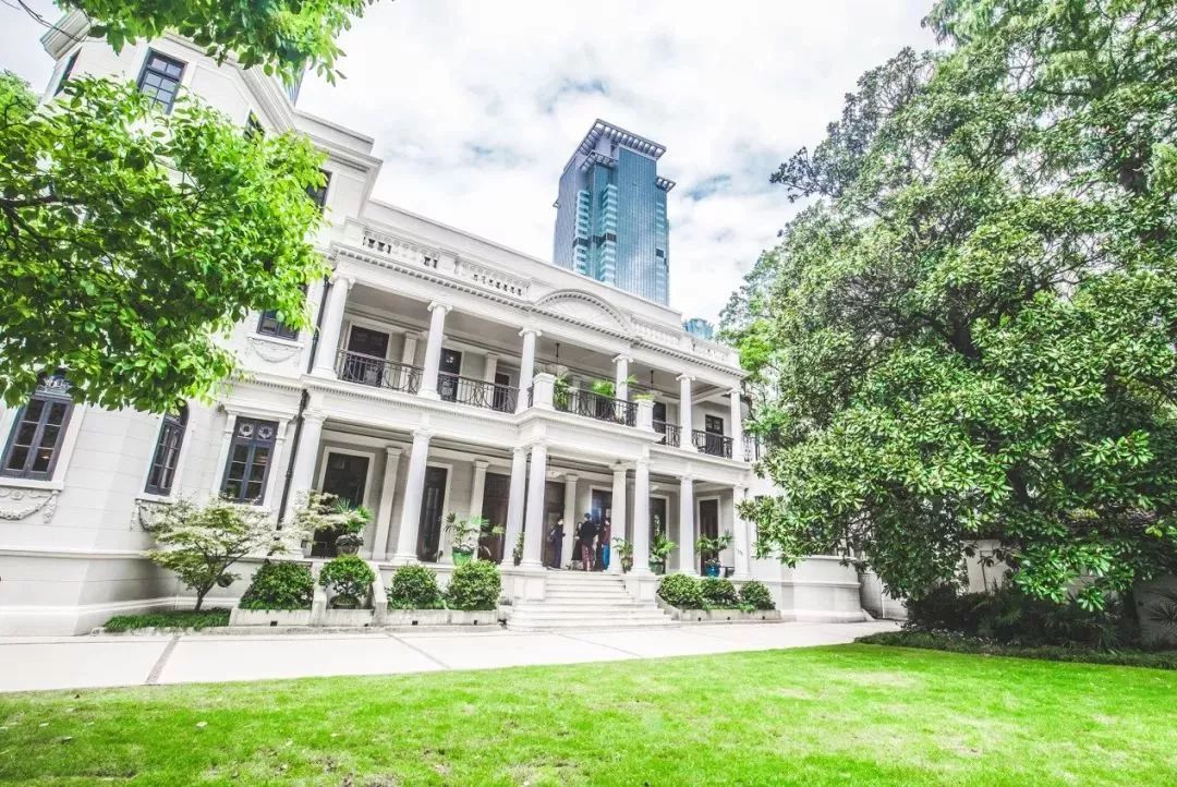 上海滩市中心，竟然藏着一条有洋房故居有老字号有咖啡店有酒吧的网红老马路