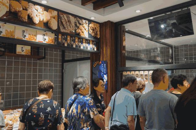 上海滩市中心，竟然藏着一条有洋房故居有老字号有咖啡店有酒吧的网红老马路