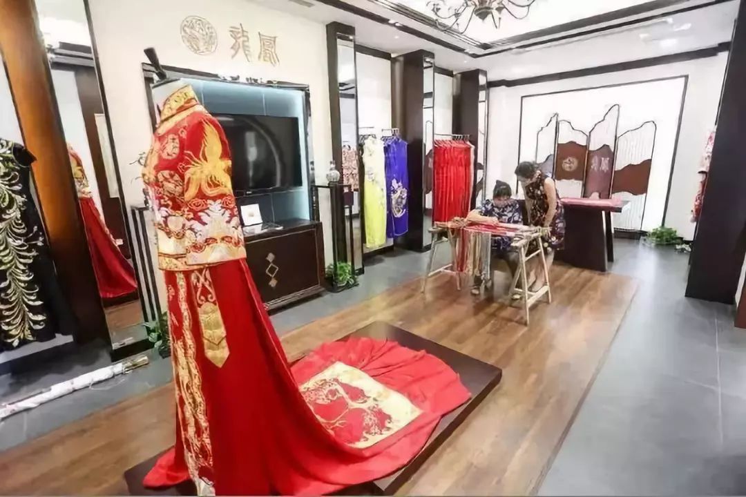 上海滩市中心，竟然藏着一条有洋房故居有老字号有咖啡店有酒吧的网红老马路