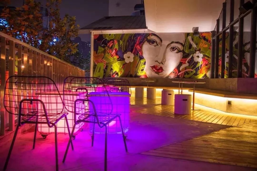 上海滩市中心，竟然藏着一条有洋房故居有老字号有咖啡店有酒吧的网红老马路