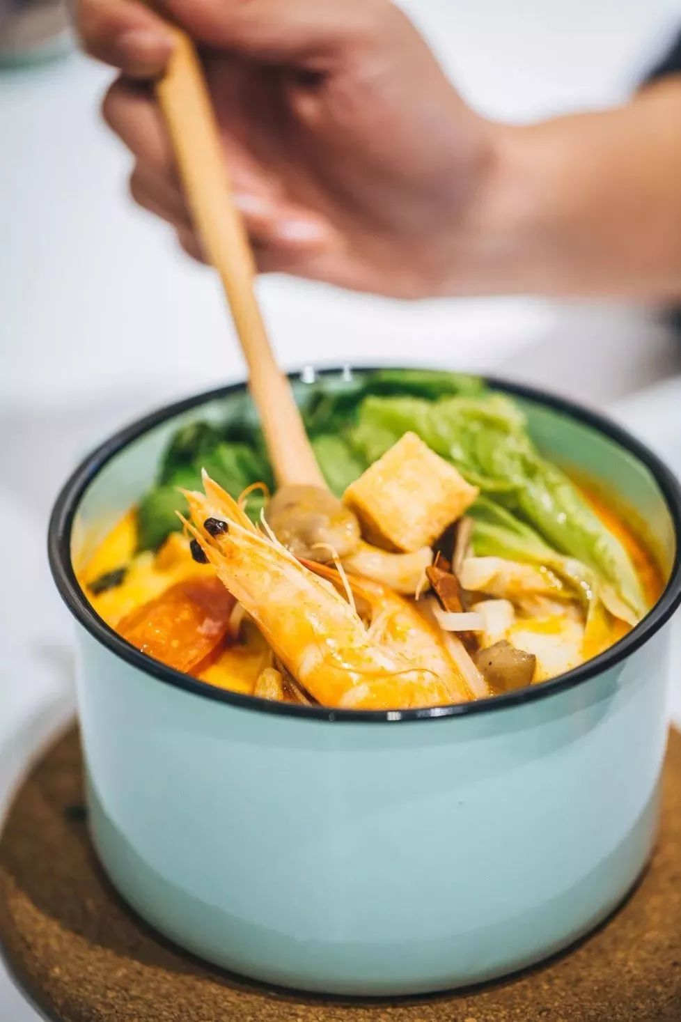 上海滩市中心，竟然藏着一条有洋房故居有老字号有咖啡店有酒吧的网红老马路