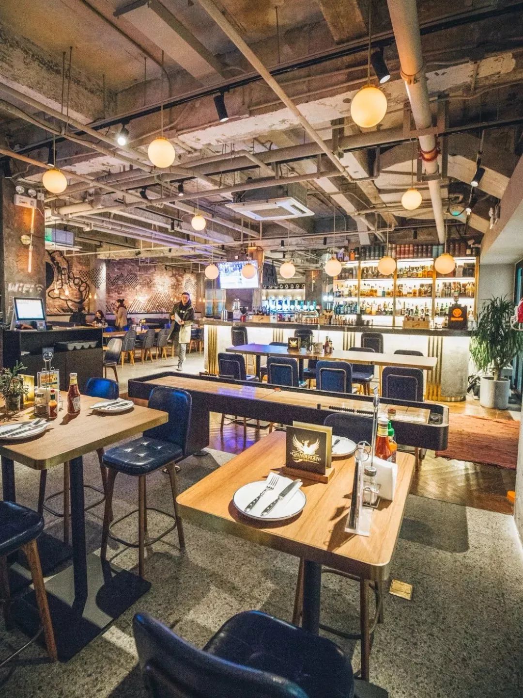 上海滩市中心，竟然藏着一条有洋房故居有老字号有咖啡店有酒吧的网红老马路