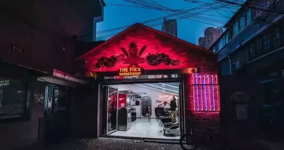 上海滩市中心，竟然藏着一条有洋房故居有老字号有咖啡店有酒吧的网红老马路