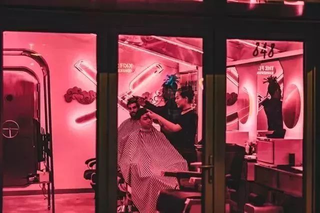 上海滩市中心，竟然藏着一条有洋房故居有老字号有咖啡店有酒吧的网红老马路