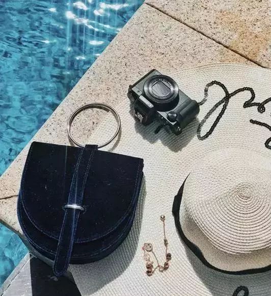 斜挎mini包推荐小众高级感,包包好看大容量拉链款