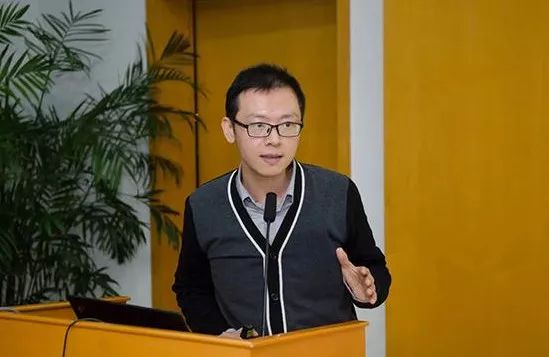 连续熬夜长出毛尾巴,20岁大学生连续熬夜长出毛尾巴