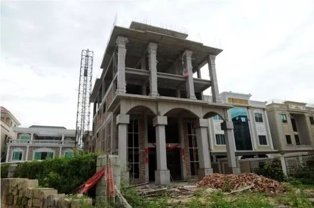 *毒涉**财富达2亿、出动4000警力围剿——“*毒冰**教父”地下王国覆灭记