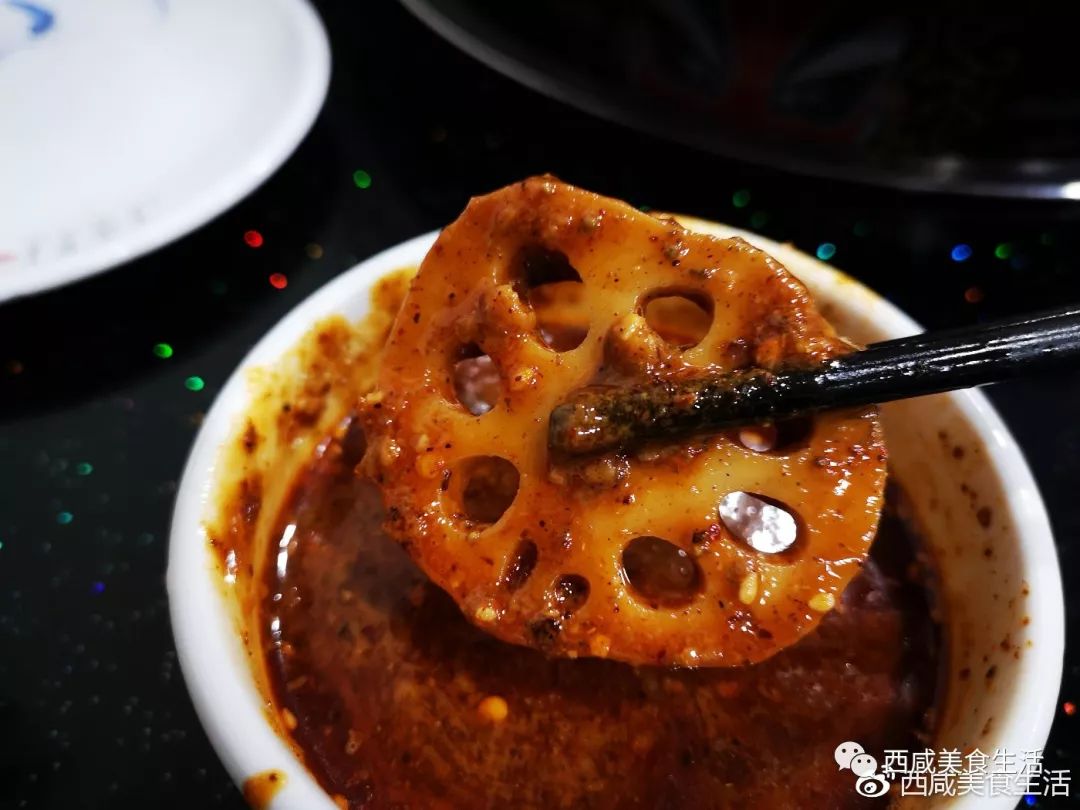 跟着朋友去了咸阳二中隔壁的民院侯家麻辣烫