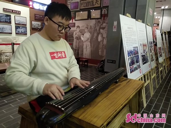 青岛市南区文艺轻骑兵新春文化大集展现20项“非遗”项目