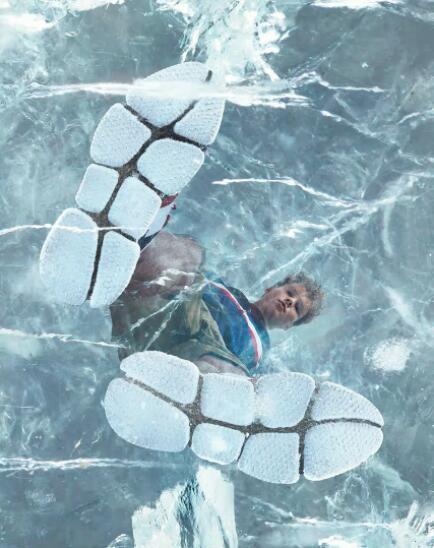 moncler亮面还是哑光,moncler高端系列是什么