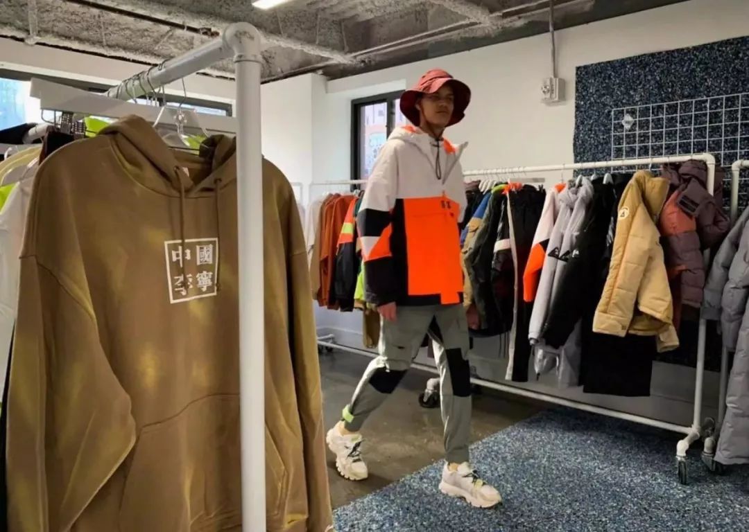服装店招聘请什么招,品牌服装店需招哪些岗位